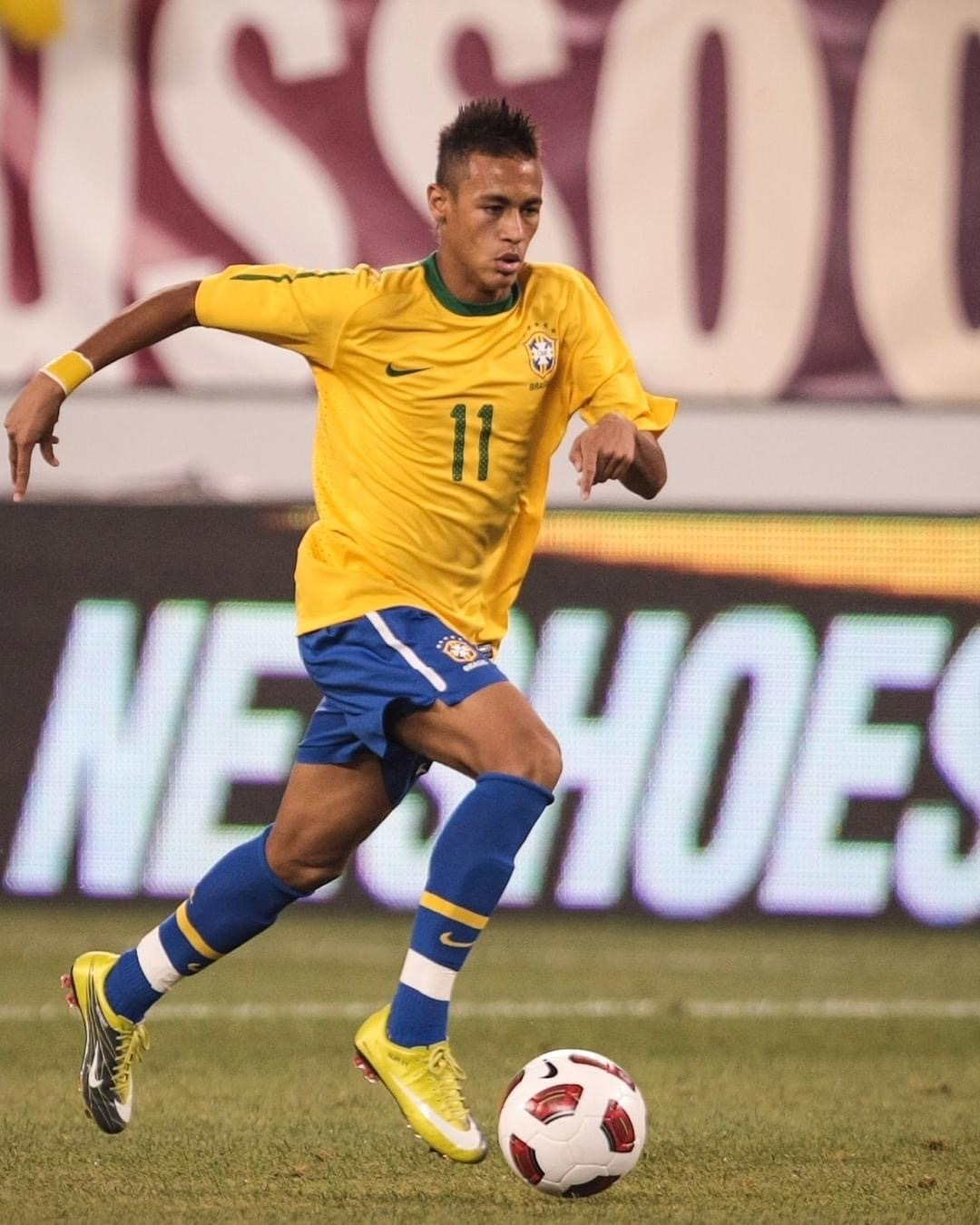 九游游戏平台 内马尔迎来十二赛季高光表现，FPX球迷沸腾！